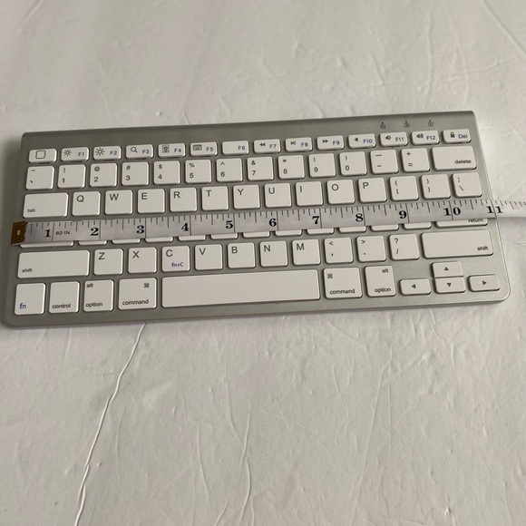 Omoton Bluetooth keyboard with sliding stand - Picture 14 of 15
